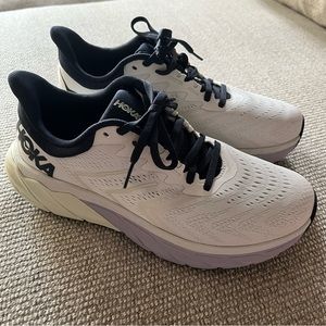 Hoka One One W Arahi 5 side 8.5 wide